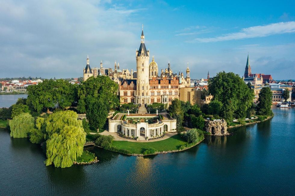 Blick auf das Schloss Schwerin vom Schweriner See