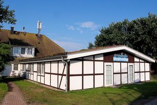 Strandhalle mit Gästehaus in Ahrenshoop