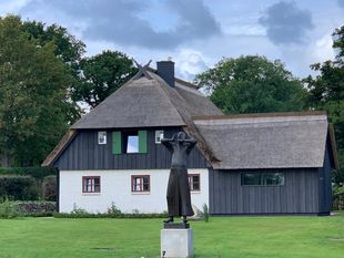 Gerhard Marcks House 2019 with bronze sculpture "The Caller", cast of the sculpture by Gerhard Marcks